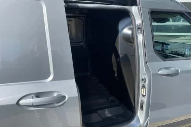 Ford Transit Courier (2023) thumbnail 21