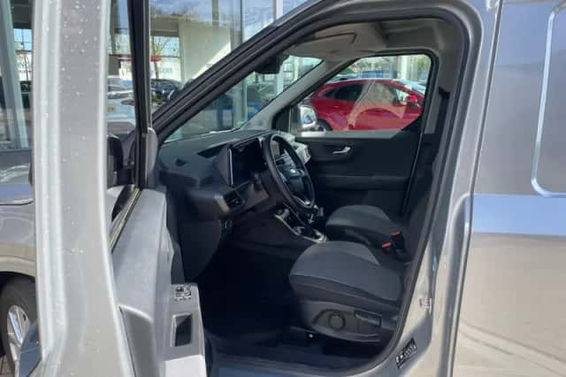 Ford Transit Courier (2023) thumbnail 4