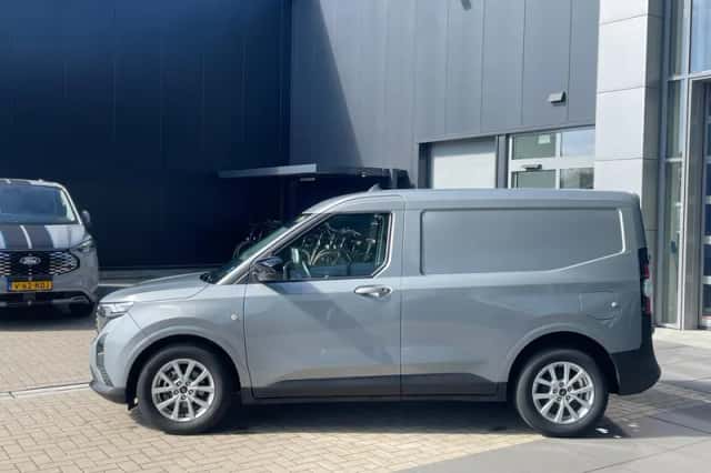 Ford Transit Courier (2023) thumbnail 5