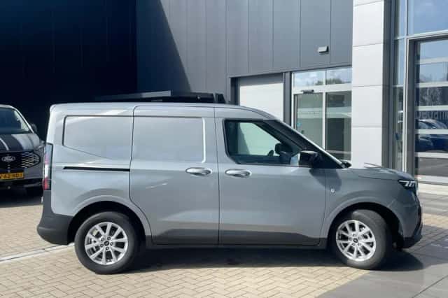 Ford Transit Courier (2023) thumbnail 7
