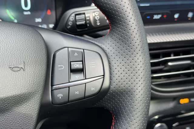 Ford Kuga (2024) thumbnail 31