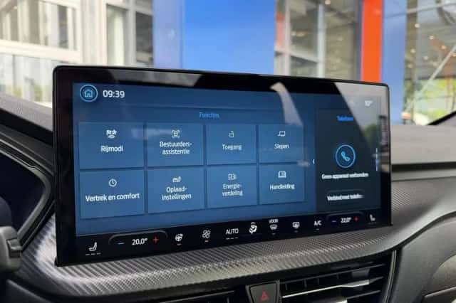 Ford Kuga (2024) thumbnail 39