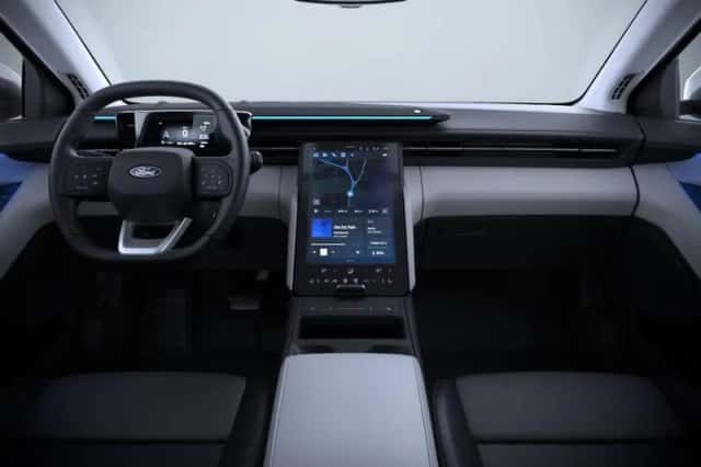 Ford Explorer (2026) thumbnail 3