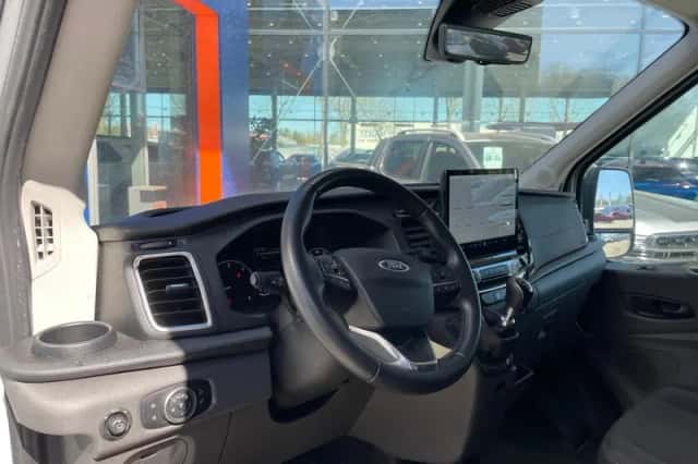 Ford Transit (2024) thumbnail 3