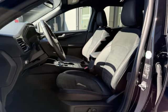 Ford Kuga (2022) thumbnail 12
