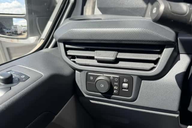 Ford Transit Custom (2025) thumbnail 13