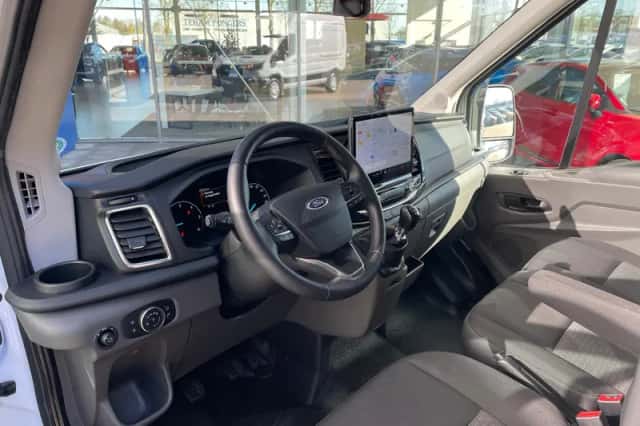 Ford Transit (2024) thumbnail 4