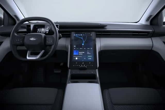 Ford Explorer (2026) thumbnail 3