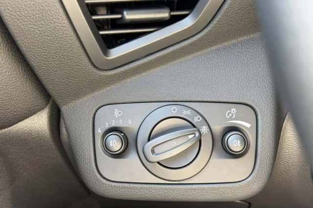 Ford C-Max (2018) thumbnail 17