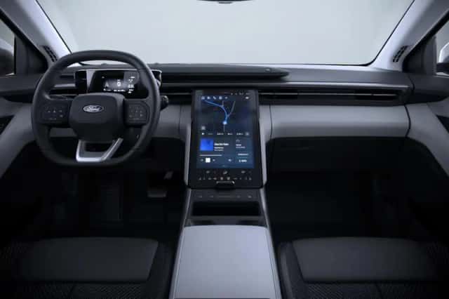 Ford Explorer (2026) thumbnail 3
