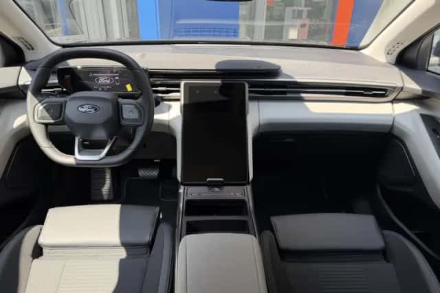 Ford Explorer (2026) thumbnail 2