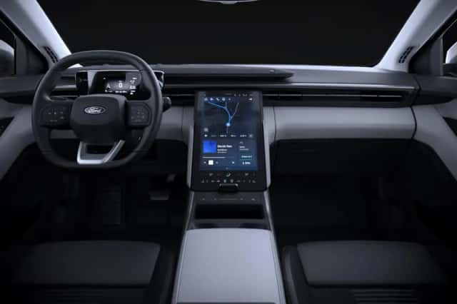 Ford Explorer (2026) thumbnail 3