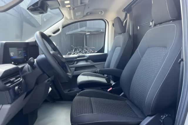 Ford E-Transit Custom (2025) thumbnail 16