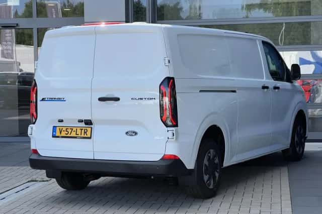Ford E-Transit Custom (2025) thumbnail 3