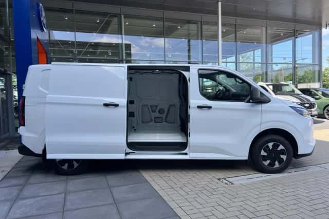 Ford E-Transit Custom (2025) thumbnail 5