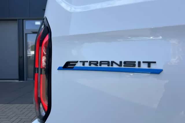 Ford E-Transit Custom (2025) thumbnail 10