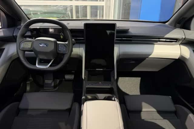 Ford Explorer (2026) thumbnail 2