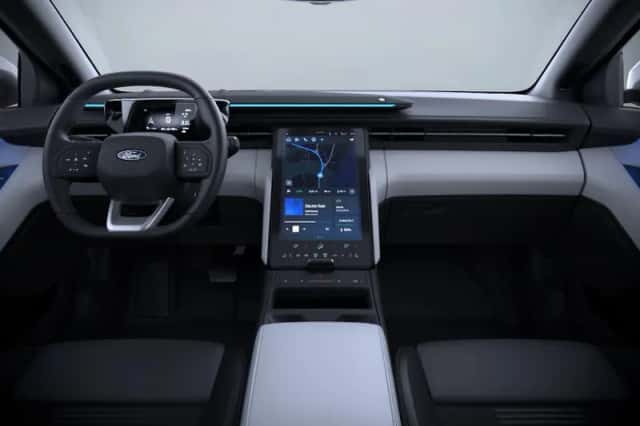 Ford Explorer (2026) thumbnail 3