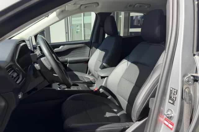 Ford Kuga (2022) thumbnail 4