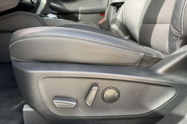 Ford Kuga (2022) thumbnail 5