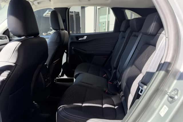 Ford Kuga (2022) thumbnail 6