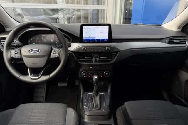 Ford Focus (2022) thumbnail 2
