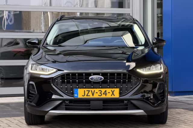 Ford Focus (2022) thumbnail 4