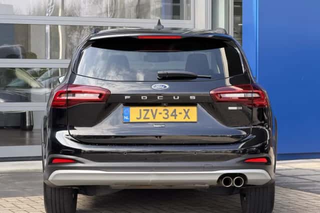 Ford Focus (2022) thumbnail 5