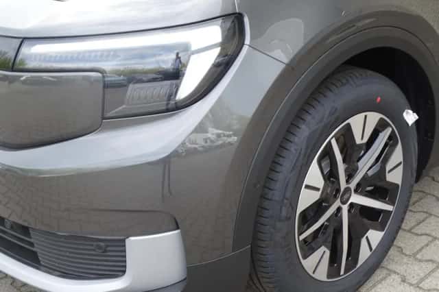 Ford Explorer (2026) thumbnail 3
