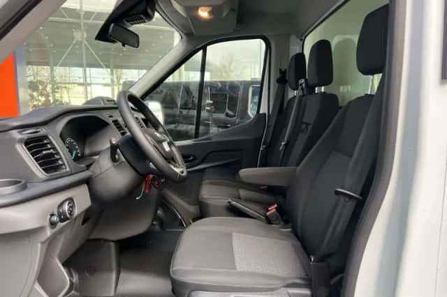 Ford Transit (2024) thumbnail 12