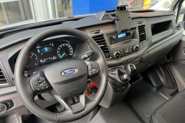 Ford Transit (2024) thumbnail 3