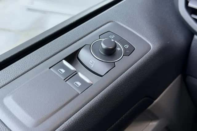 Ford Transit Custom (2024) thumbnail 24