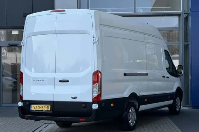 Ford Transit (2023) thumbnail 4