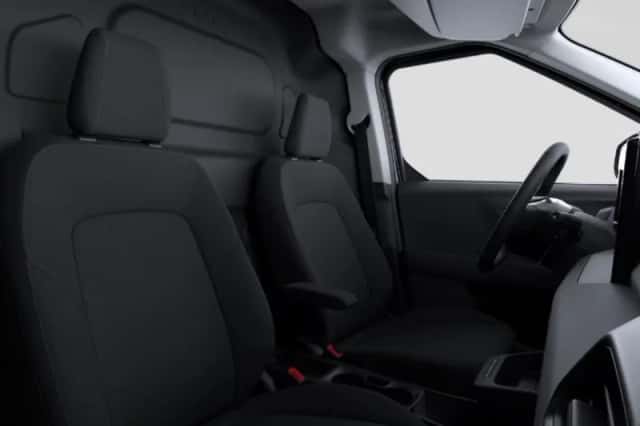 Ford E-Transit Courier (2026) thumbnail 4