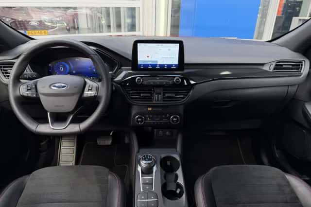 Ford Kuga (2022) thumbnail 2