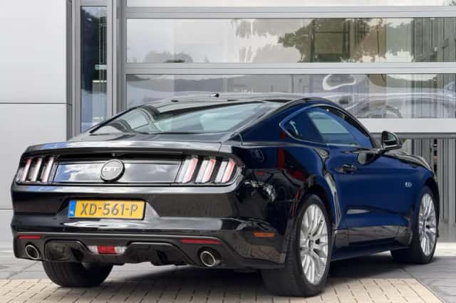 Ford Mustang (2017) thumbnail 3