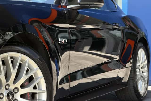 Ford Mustang (2017) thumbnail 5