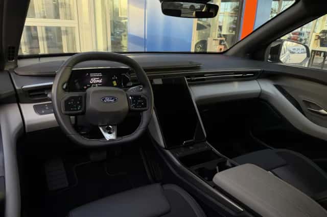 Ford Capri (2026) thumbnail 2