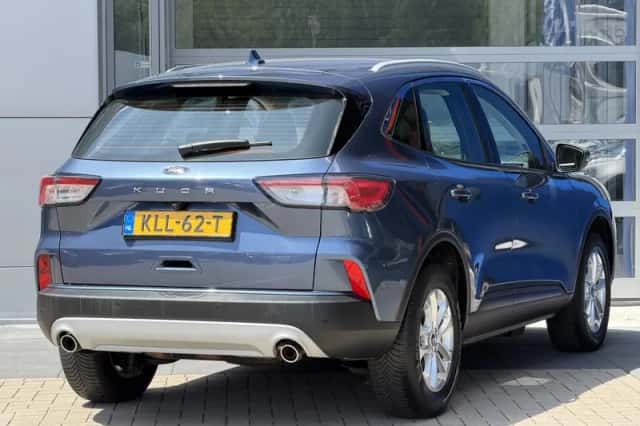 Ford Kuga (2022) thumbnail 3