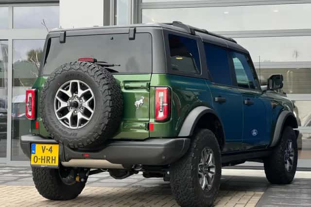 Ford Bronco (2024) thumbnail 3