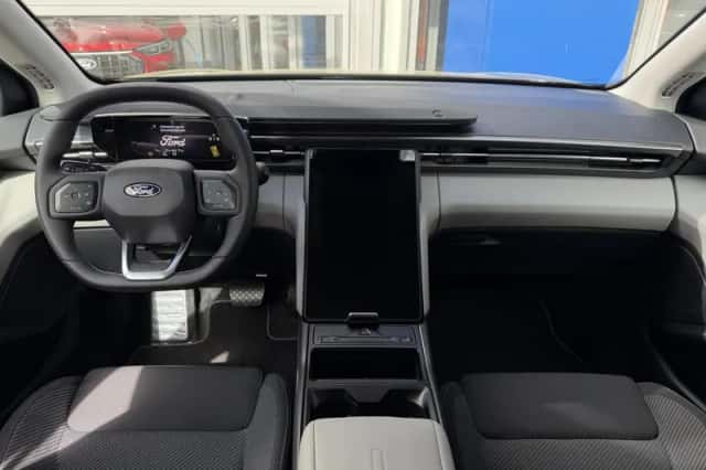 Ford Explorer (2025) thumbnail 2