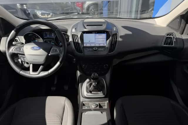 Ford Kuga (2018) thumbnail 2