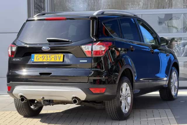 Ford Kuga (2018) thumbnail 3