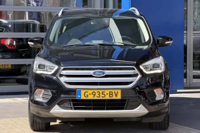 Ford Kuga (2018) thumbnail 4