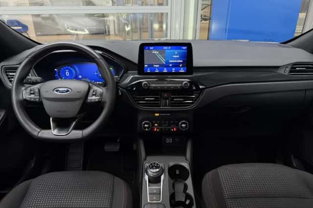 Ford Kuga (2022) thumbnail 2