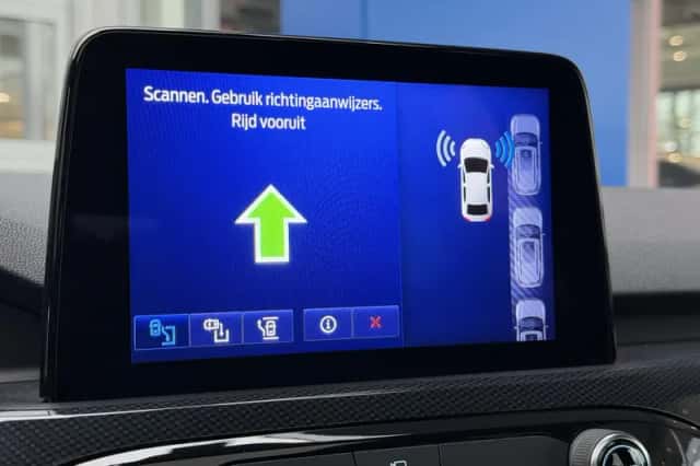Ford Kuga (2022) thumbnail 39