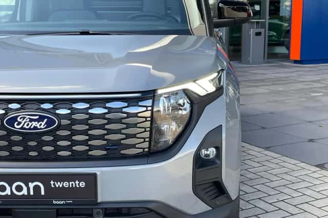 Ford Transit Courier (2026) thumbnail 6