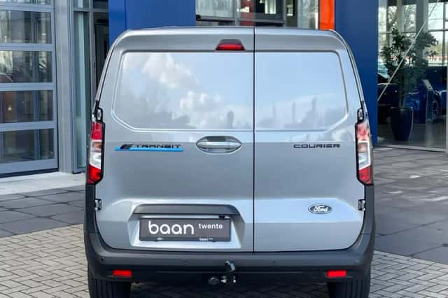 Ford Transit Courier (2026) thumbnail 9