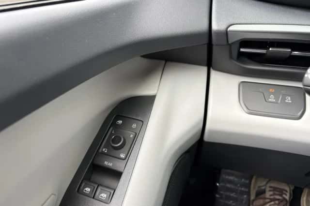 Ford Explorer (2026) thumbnail 5