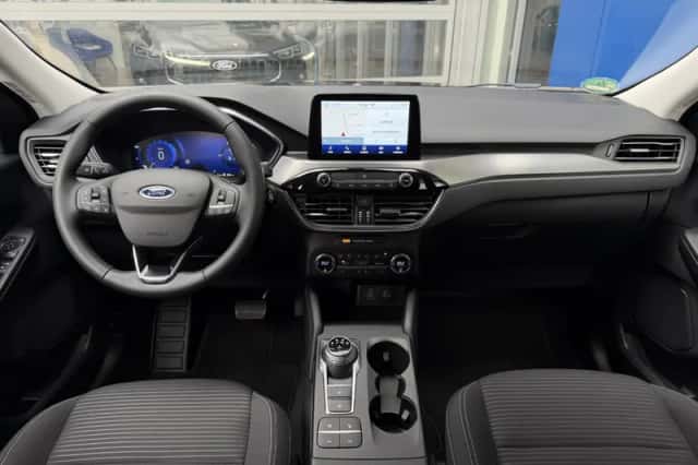 Ford Kuga (2022) thumbnail 2